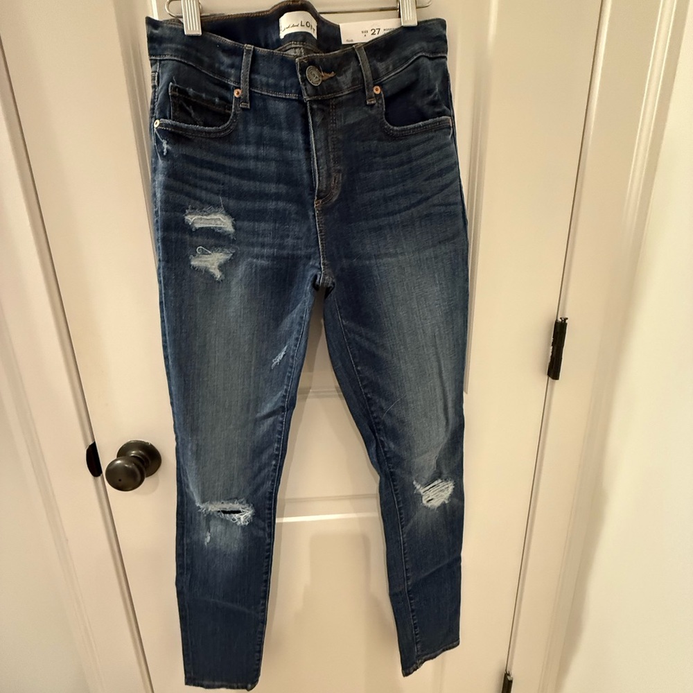 Loft distressed skinny jeans NWT